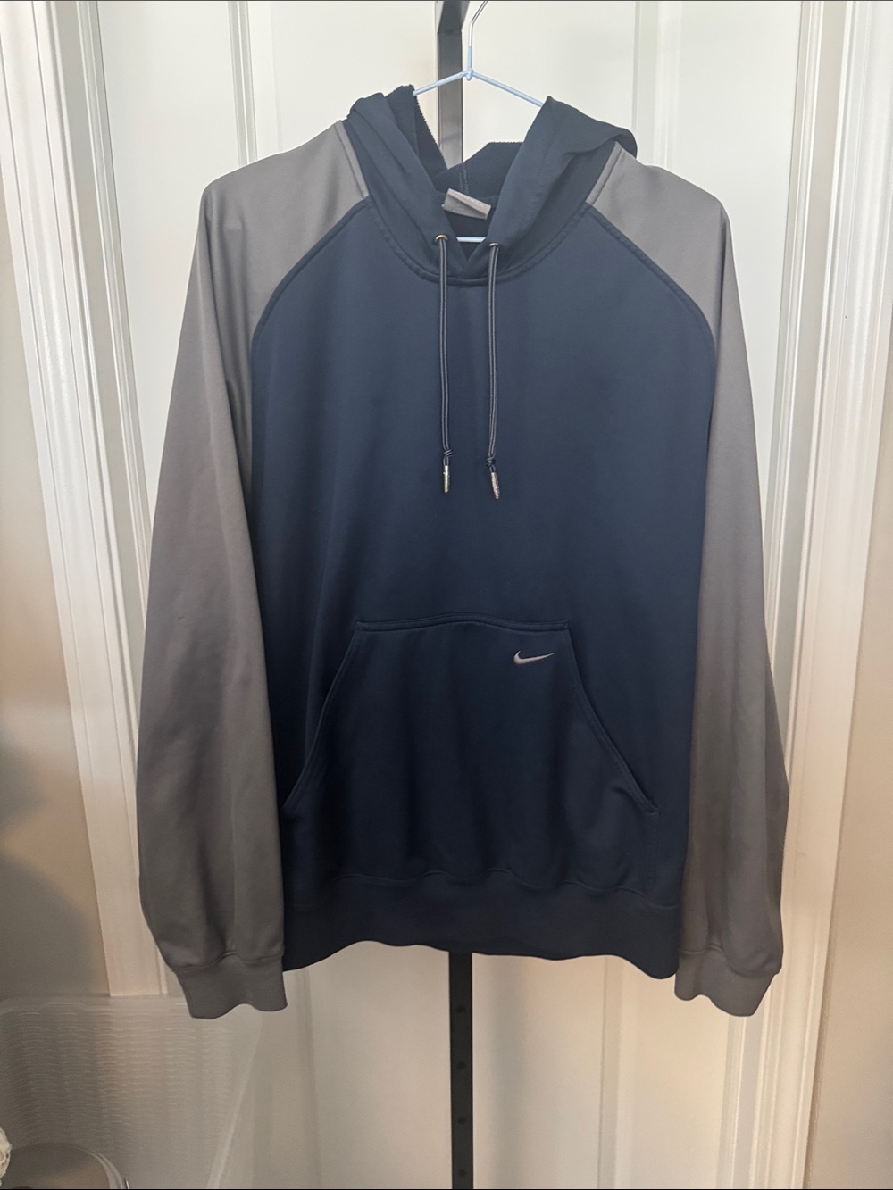 Nike Men’s Navy Body with Gray Sleeve Pullover Hoodie